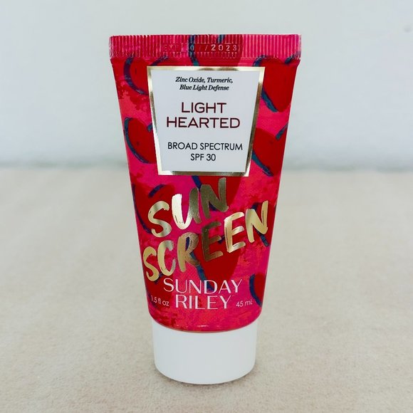 π New π Sunday Riley Light Hearted Broad Spectrum SPF 30 Sunscreen 45ml. - Picture 4 of 5